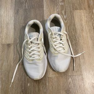Nike running shoes in WHITE 6.5